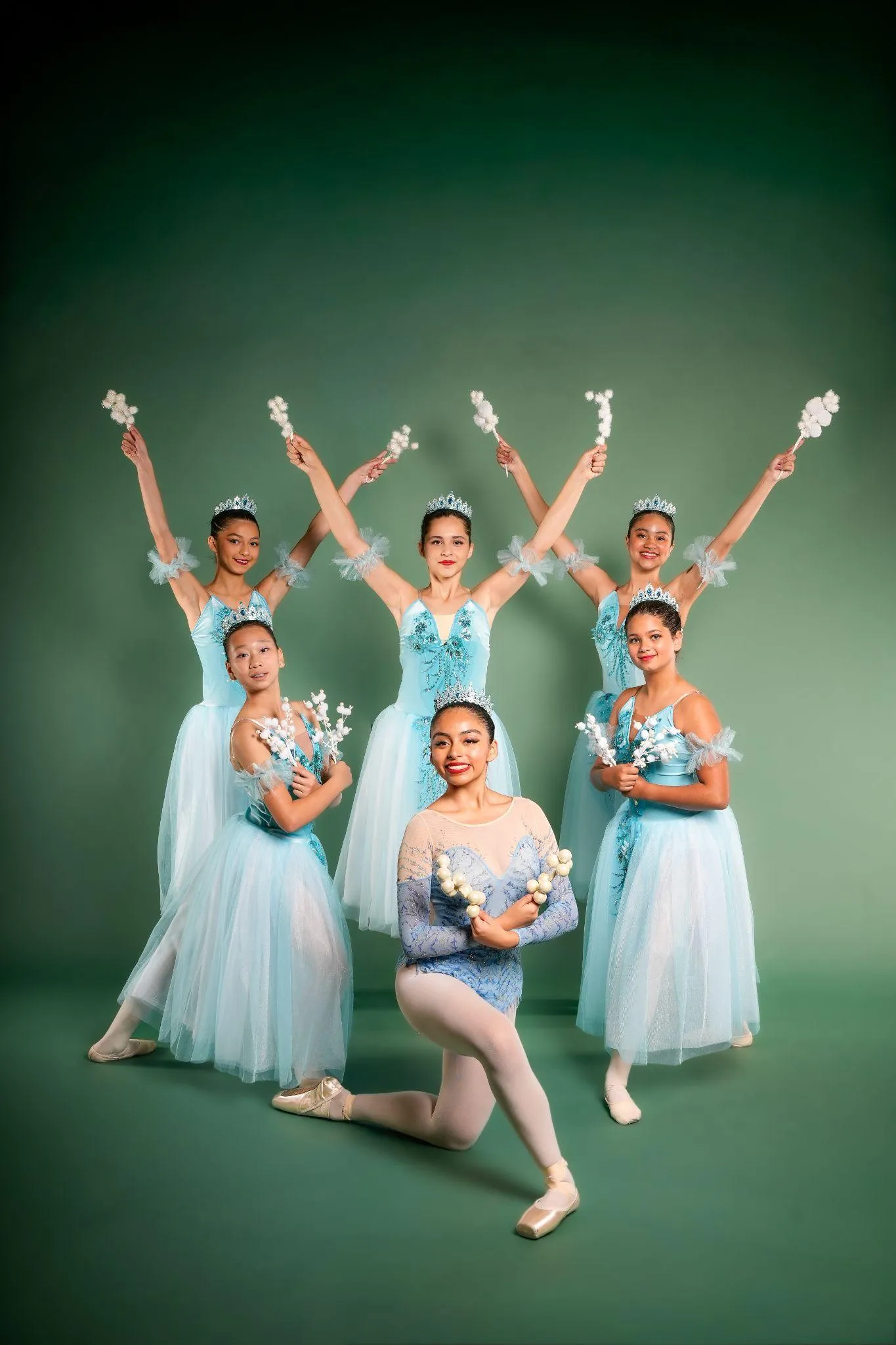 ballet-dancers-blue-dresses-holding-flowers