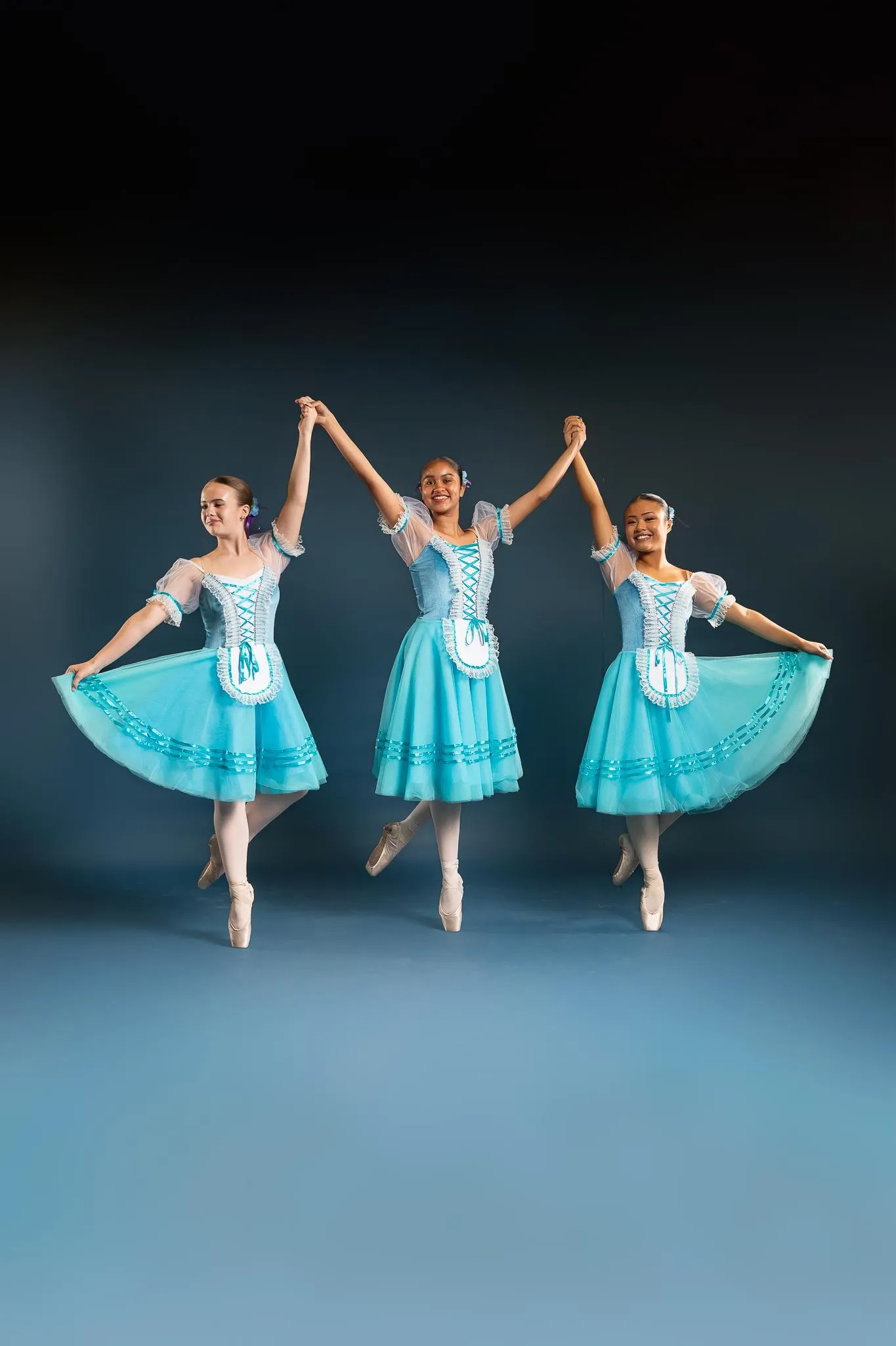 ballet-dancers-blue-dresses-performing